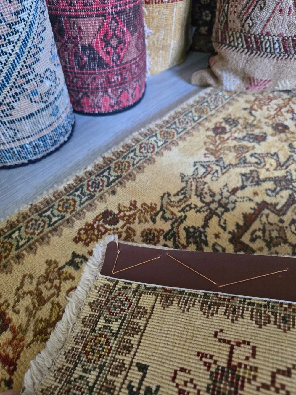 Handwoven Oriental Accent Rug - Beige & Brown Medallion